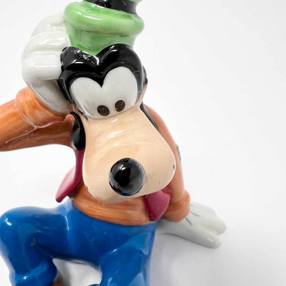 Disney Goofy Ceramic Figurine Sitting Puzzled Pose Glossy Porcelain Multicolor - Picture 5 of 7